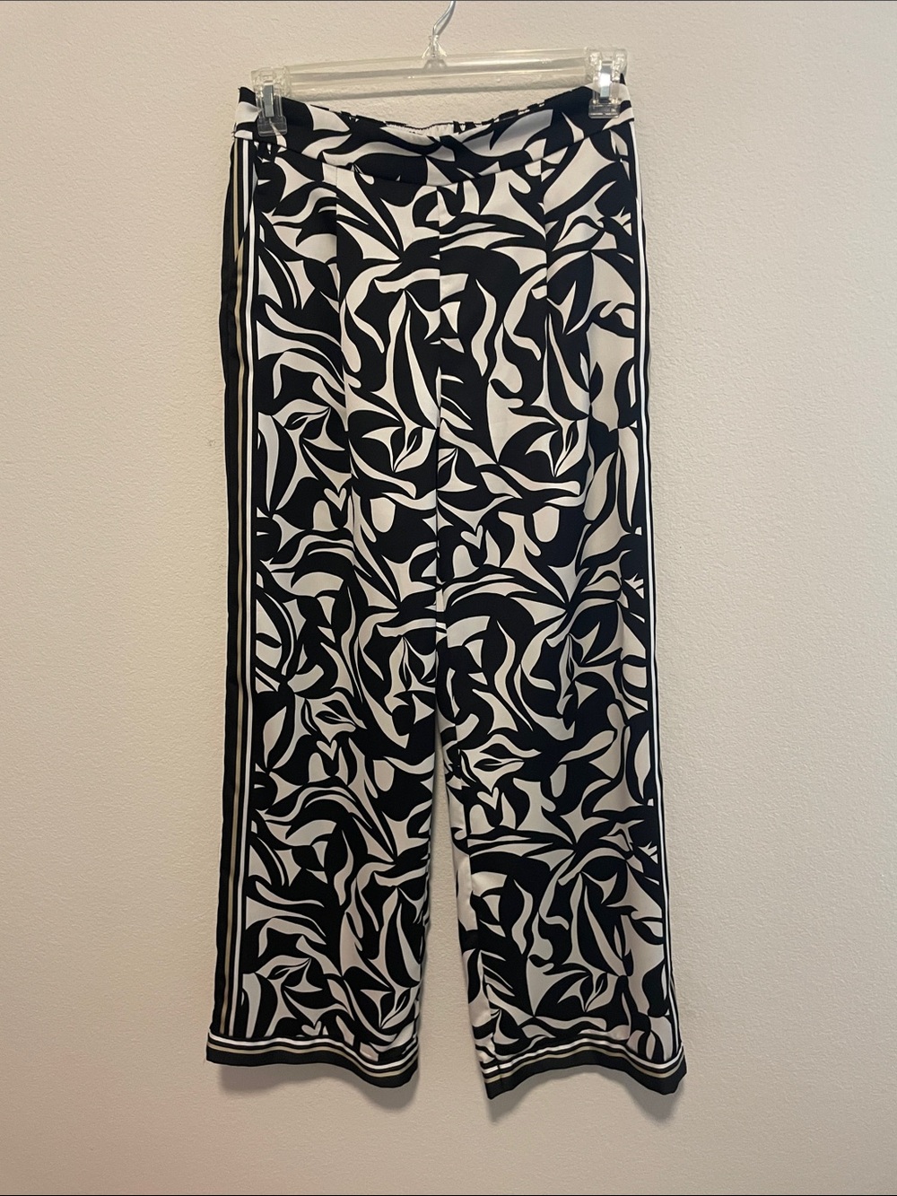 LOFT Black and White Abstract Print Pants
